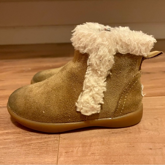 UGG Mallya Toddler Bootie - Picture 2 of 5